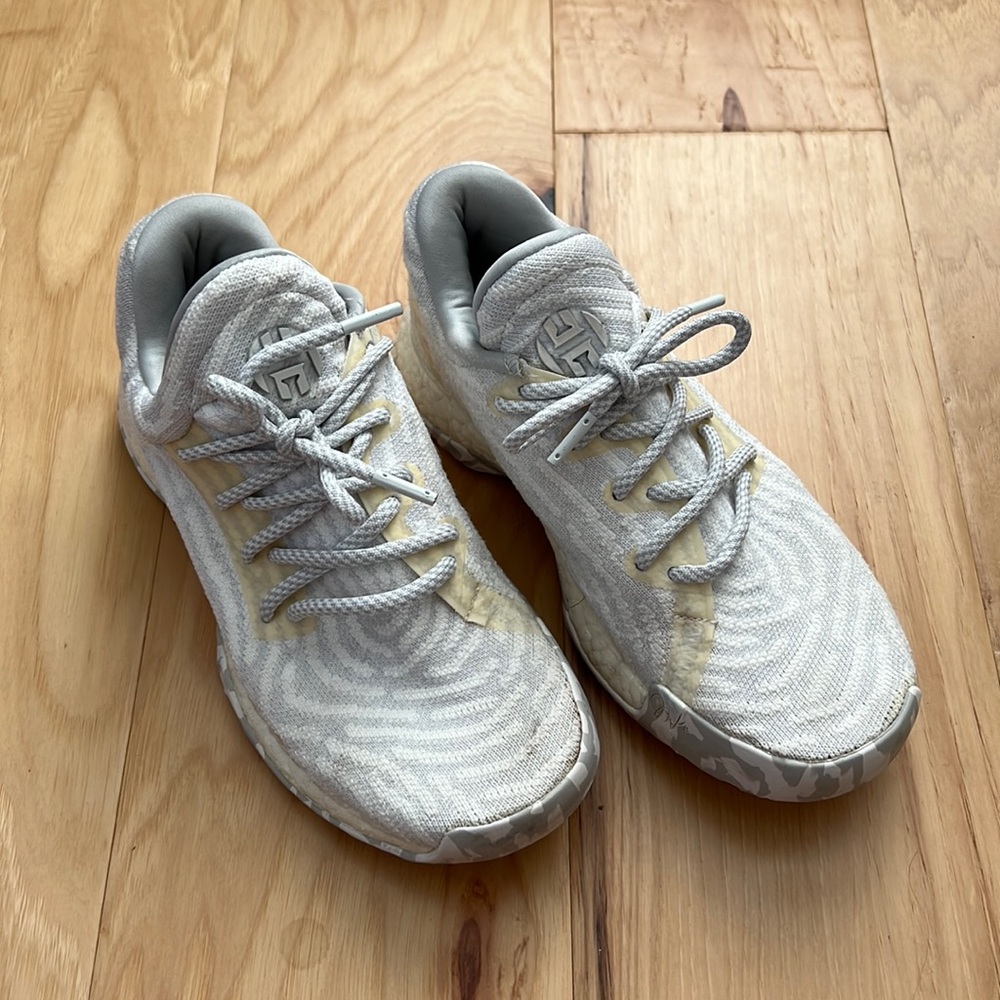 Adidas boys Harden size 5